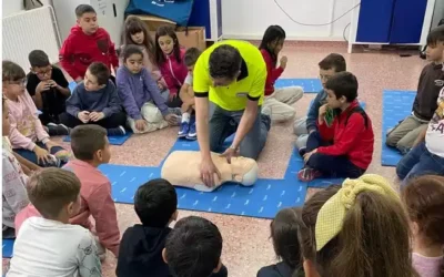 Profesionales sanitarios enseñan a alumnos de Illescas y Numancia de la Sagra, técnicas de primeros auxilios
